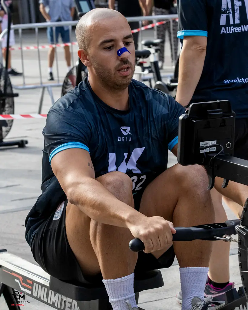 Atleta en el Air Rower en Vektor Apex Zaragoza 2026